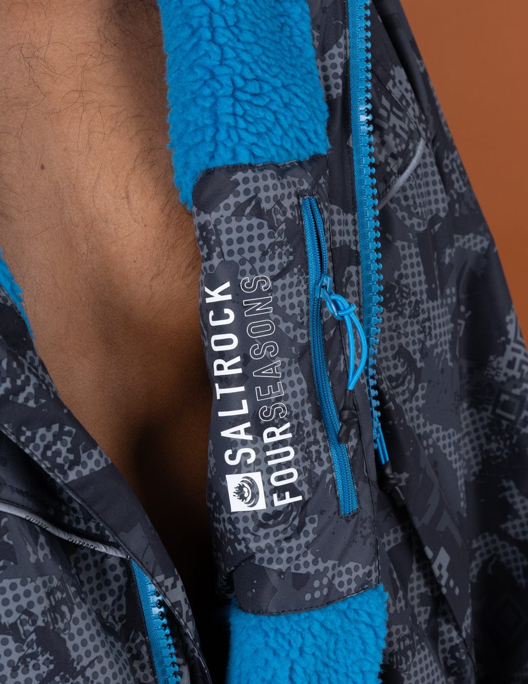 Digi Camo Changing Robe - Black/Blue