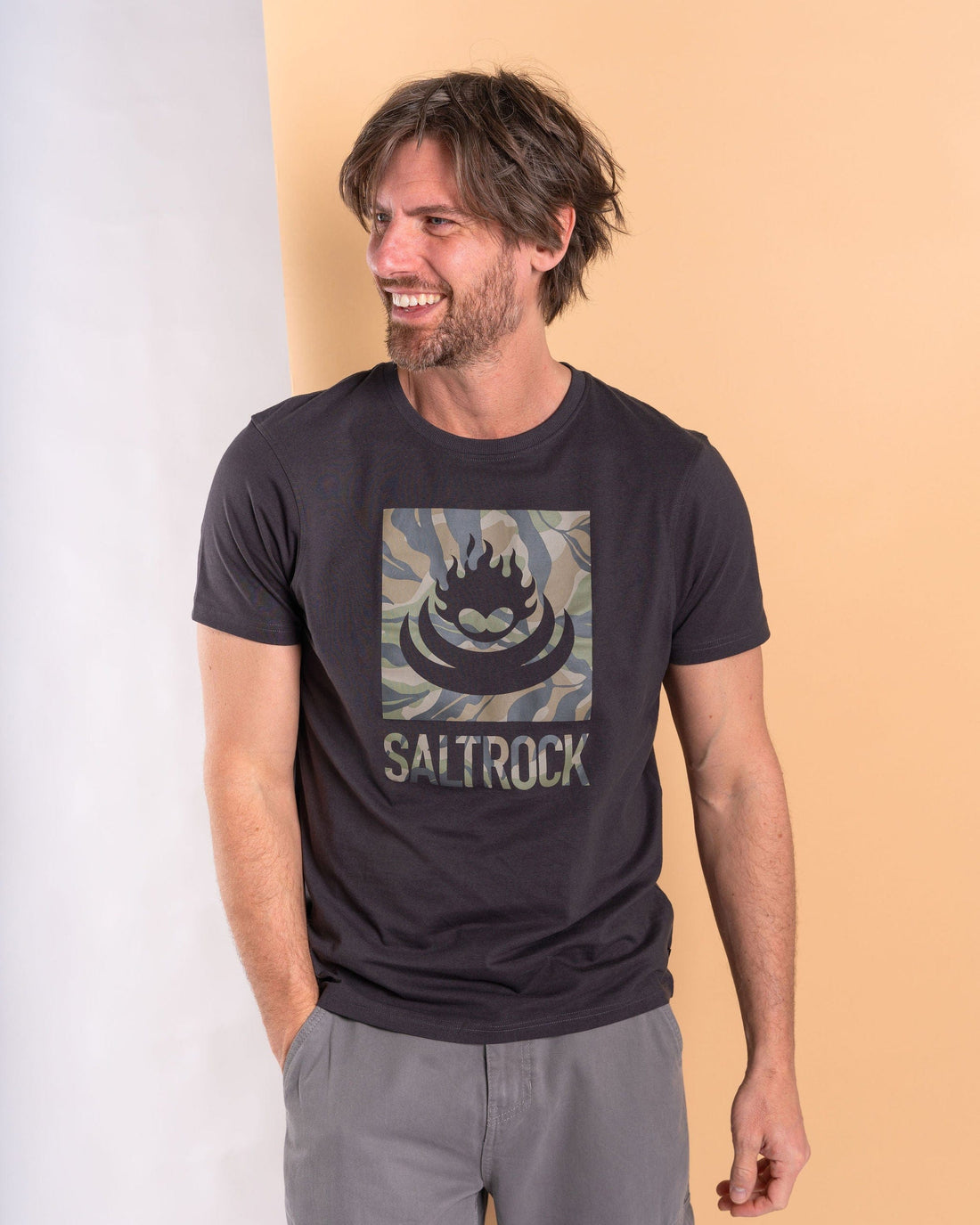 Camo Leaf Flame -Mens Short Sleeve T-Shirt - Dk Grey