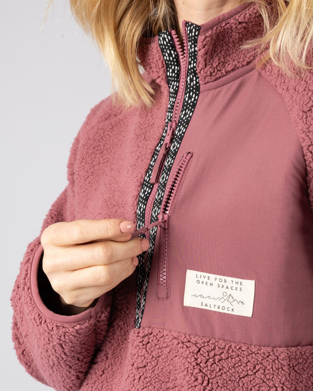 Lya Womens Fleece in Dark Pink